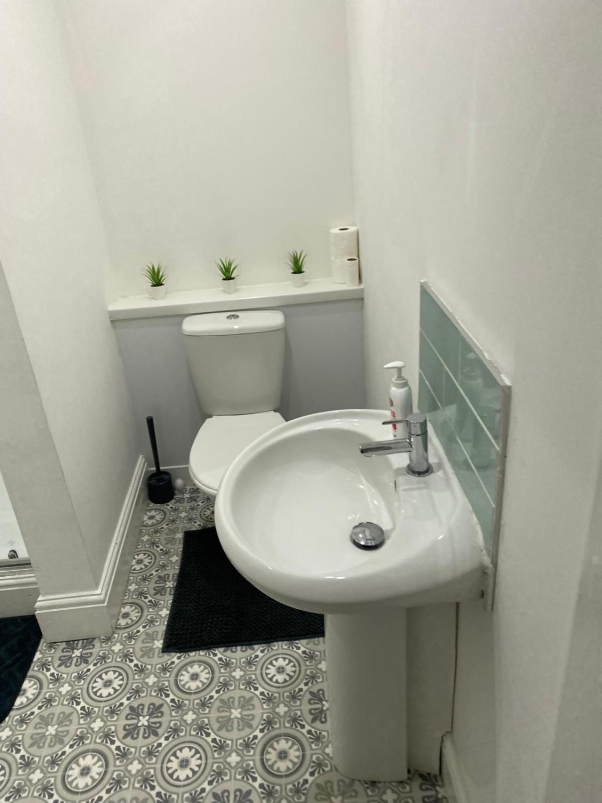 Beach House In Liverpool Waterloo Экстерьер фото